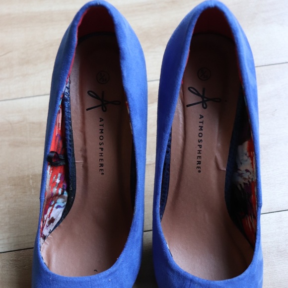 Blue Pointy Toe Pumps With Snake Print Trim - Picture 5 of 7